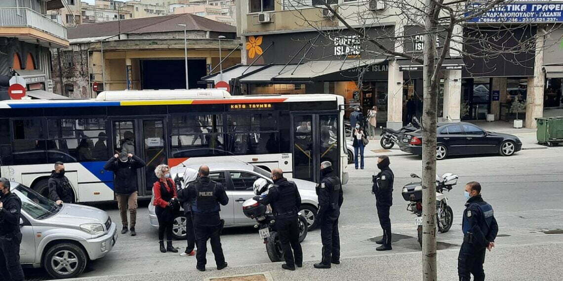 Στον εισαγγελέα η μητέρα μαθητή που αρνήθηκε το self test: Ούρλιαξε, για τα παιδιά μας τα κάνουμε όλα!