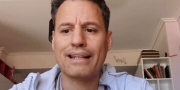 Ο Πετράκος στηρίζει την 49χρονη μητέρα: Δεν μας τρομάζετε – Θα χρειαστεί να μας συλλάβετε