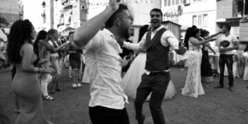 Ψίθυροι καρδιάς με καταιγισμό πυρών στον Εύοσμο