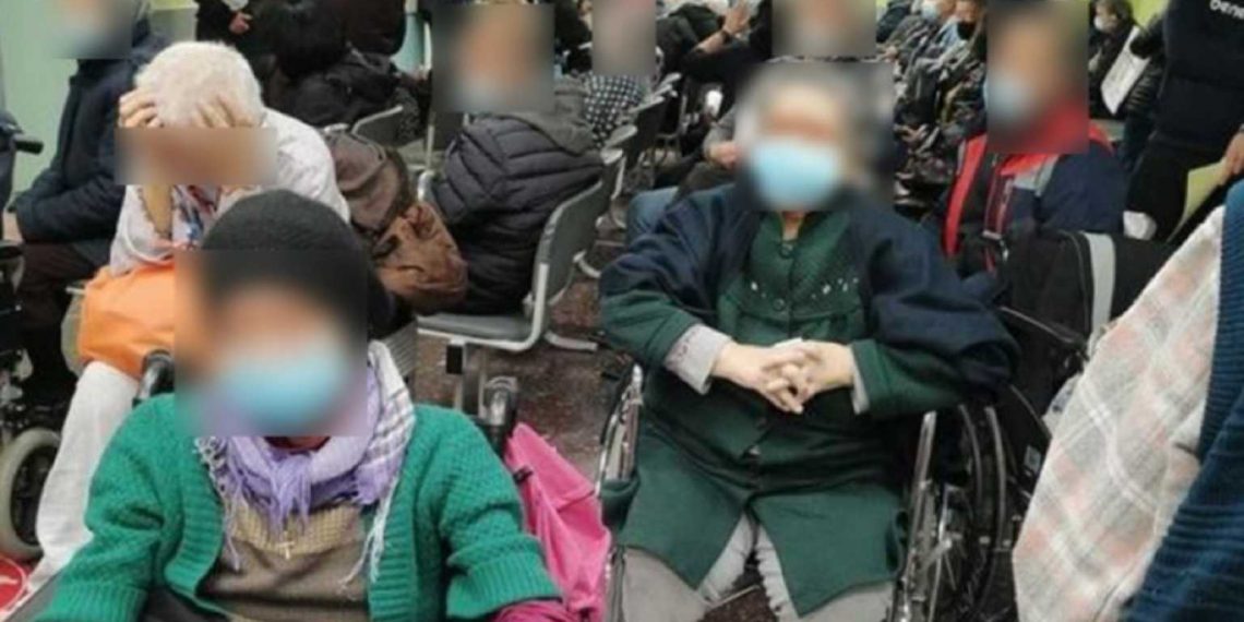 Θεσσαλονίκη: Συνωστισμός στο Θεαγένειο νοσοκομείο – Αν βλέπατε τα μάτια τους θα ανατριχιάζατε (Εικόνες)