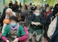 Θεσσαλονίκη: Συνωστισμός στο Θεαγένειο νοσοκομείο – Αν βλέπατε τα μάτια τους θα ανατριχιάζατε (Εικόνες)