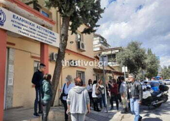 Εύοσμος: Συνελήφθη η μητέρα που ήθελε να μπει ο γιος της στο σχολείο χωρίς self test