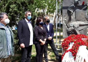 Θεσσαλονίκη – Εργατική Πρωτομαγιά: Στεφάνια στο Μνημείο του Εργάτη από Πατουλίδου, Ζέρβα, Δανιηλίδη