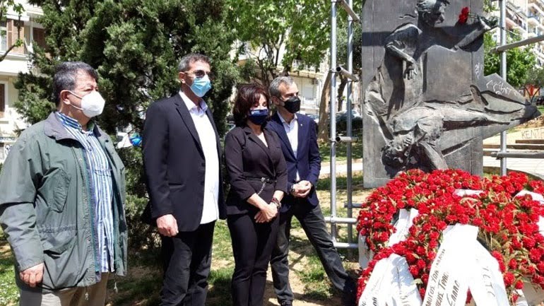 Θεσσαλονίκη – Εργατική Πρωτομαγιά: Στεφάνια στο Μνημείο του Εργάτη από Πατουλίδου, Ζέρβα, Δανιηλίδη