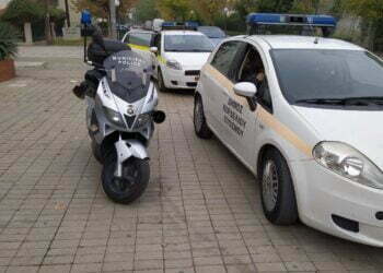 Δημοτικοί αστυνομικοί έσωσαν γυναίκα στο Κορδελιό