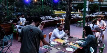 Επιστροφή στην κανονικότητα: Τι ακολουθεί μετά το άνοιγμα της εστίασης, το χρονοδιάγραμμα