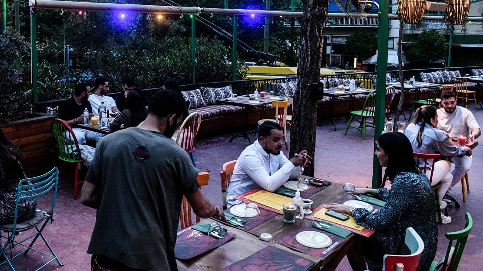 Επιστροφή στην κανονικότητα: Τι ακολουθεί μετά το άνοιγμα της εστίασης, το χρονοδιάγραμμα