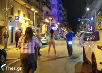 Θεσσαλονίκη: Γυναίκα έβγαλε τα ρούχα της και βγήκε σε κεντρικό δρόμο (Εικόνα)