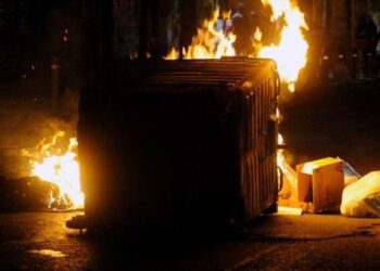 Μπαράζ εμπρησμών σε κάδους απορριμμάτων στον Εύοσμο τα ξημερώματα