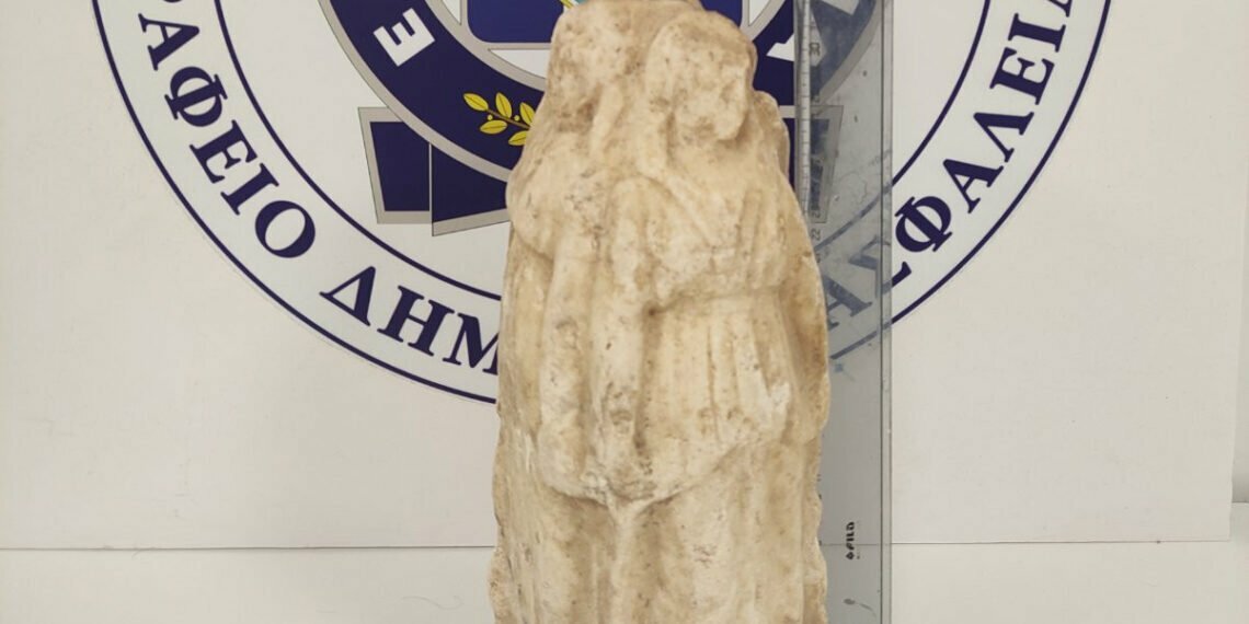 Τρία άτομα προσπάθησαν να πουλήσουν αρχαίο αγαλματίδιο – Συνελήφθησαν στη δυτική Θεσσαλονίκη