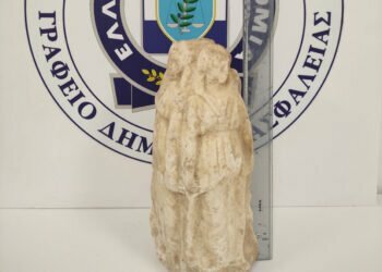 Τρία άτομα προσπάθησαν να πουλήσουν αρχαίο αγαλματίδιο – Συνελήφθησαν στη δυτική Θεσσαλονίκη