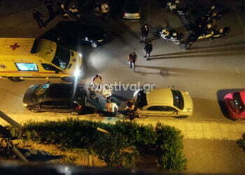 Θεσσαλονίκη: Άγριο επεισόδιο τα μεσάνυχτα στη Ν. Ευκαρπία – Έκαψαν 19χρονο με πυρσό (Εικόνα))