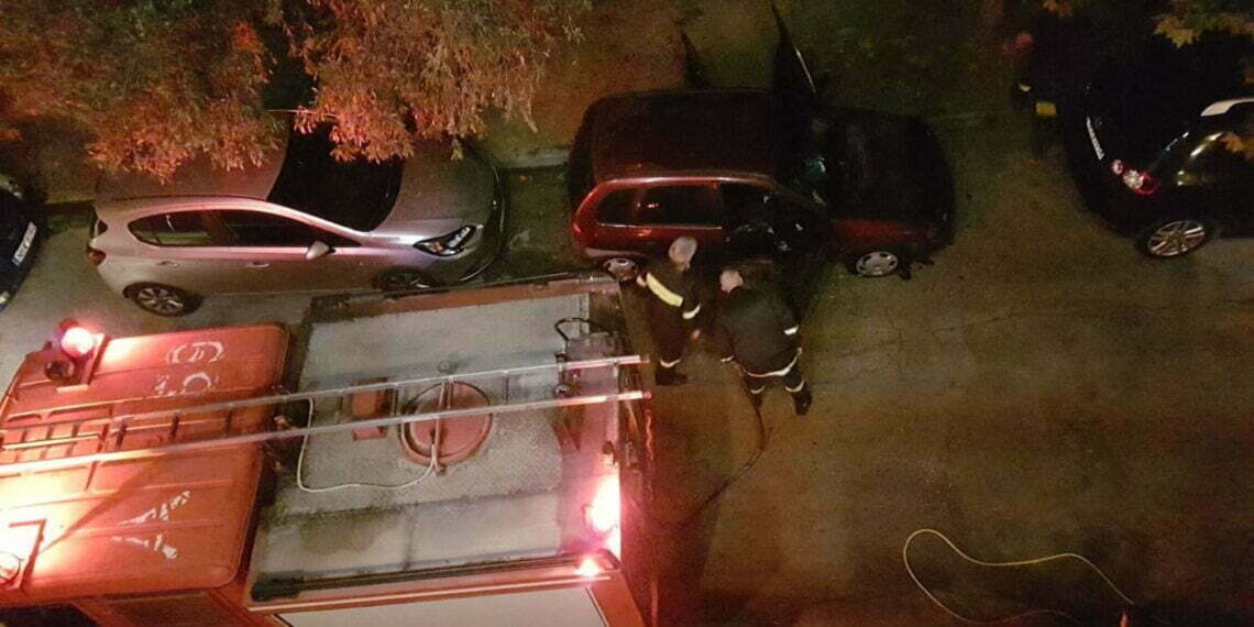 Εύοσμος: Ι.Χ. τυλίχτηκε στις φλόγες (φωτο)