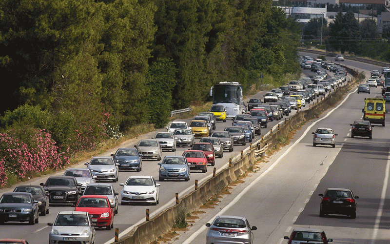 Θεσσαλονίκη – Χαλκιδική: Ουρές οχημάτων μέσα στον καύσωνα για αυθημερόν μπάνιο