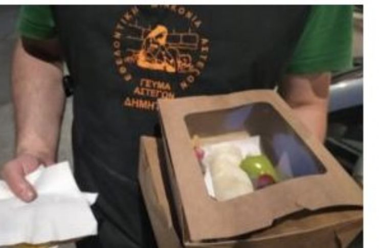 Κίνηση ανθρωπιάς! Νιόπαντρο ζευγάρι μοίρασε γαμήλια γεύματα σε άστεγους