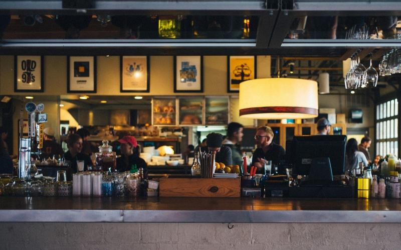 Μαγαζιά – κλειστοί χώροι: Απαγόρευση εισόδου σε μη εμβολιασμένους με 2 δόσεις