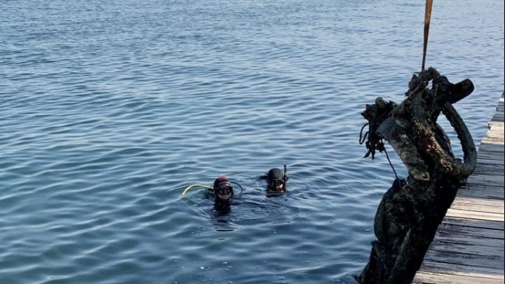 Αυτοκίνητο, μηχανάκια και ποδήλατα ανασύρθηκαν από τη νέα Παραλία Θεσσαλονίκης