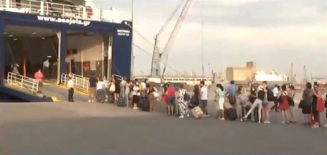 «Ουρές» στο λιμάνι της Θεσσαλονίκης από εκδρομείς (Βίντεο)
