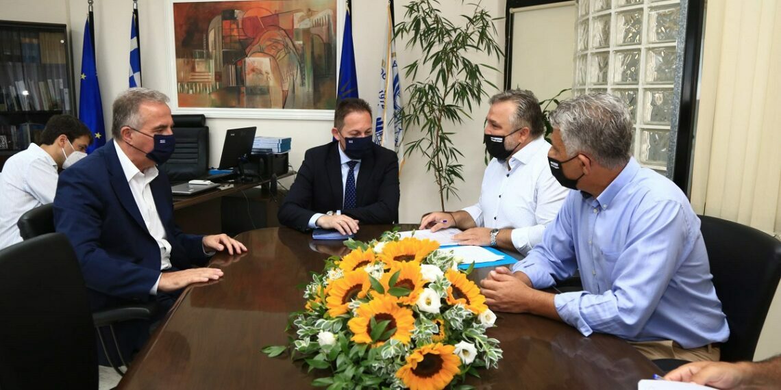 Στο δημαρχείο Κορδελιού-Ευόσμου ο Στ. Πέτσας –  «Εμβολιαζόμαστε σημαίνει ζούμε»