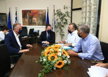 Στο δημαρχείο Κορδελιού-Ευόσμου ο Στ. Πέτσας –  «Εμβολιαζόμαστε σημαίνει ζούμε»