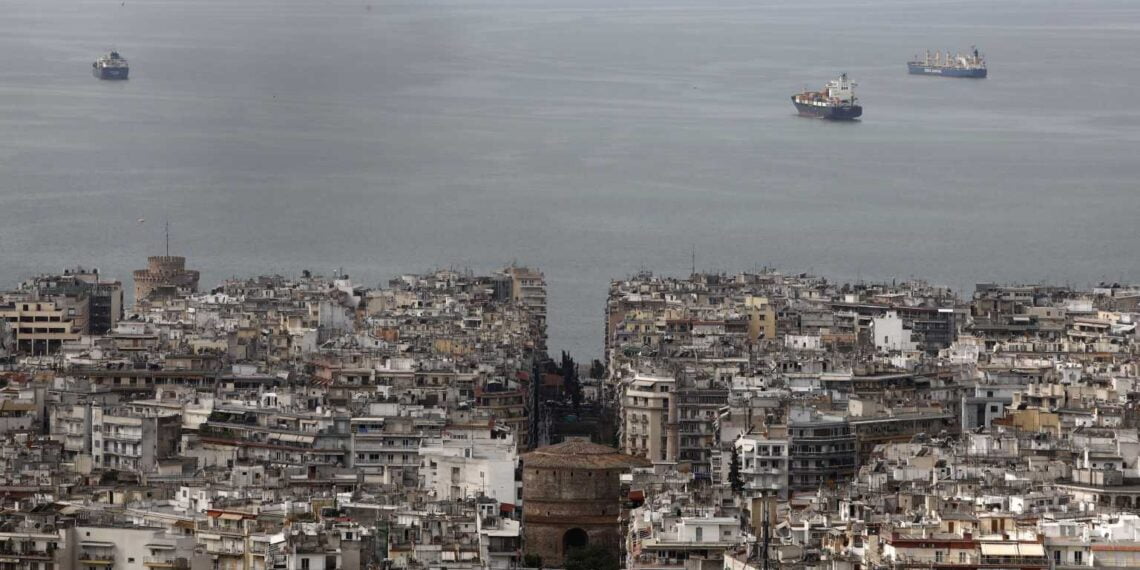 Θεσσαλονίκη: Αναστάτωση για περίεργο ιπτάμενο αντικείμενο που έπεσε στο Θερμαϊκό