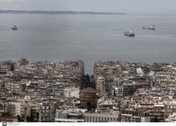 Θεσσαλονίκη: Αναστάτωση για περίεργο ιπτάμενο αντικείμενο που έπεσε στο Θερμαϊκό