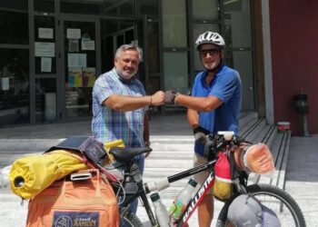 Ο γύρος της Ελλάδας με ποδήλατο έκανε στάση στον Εύοσμο