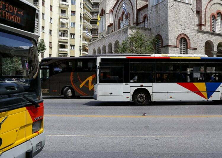 Θεσσαλονίκη: Βουλγάρες “ξάφρισαν” Γαλλίδα μέσα σε αστικό λεωφορείο