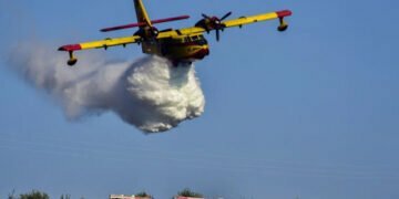 Πυρκαγιές: Από τα γερασμένα Καναντέρ στο θηριώδες Beriev – Αυτός είναι ο εναέριος στόλος της Ελλάδας