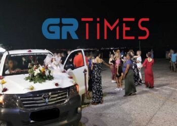 Κορονογλέντι στη Θεσσαλονίκη: Ξέφρενοι χοροί και τραγούδια για ένα τάμα