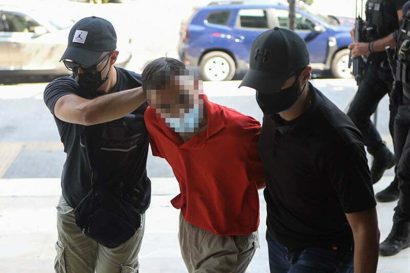 Ποινική δίωξη για 9 αδικήματα στο φερόμενο ως μέλος της «Επαναστατικής Αυτοάμυνας»