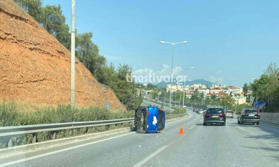 Θεσσαλονίκη: Σύγκρουση δύο ΙΧ στην εξωτερική περιφερειακή – Δύο τραυματίες
