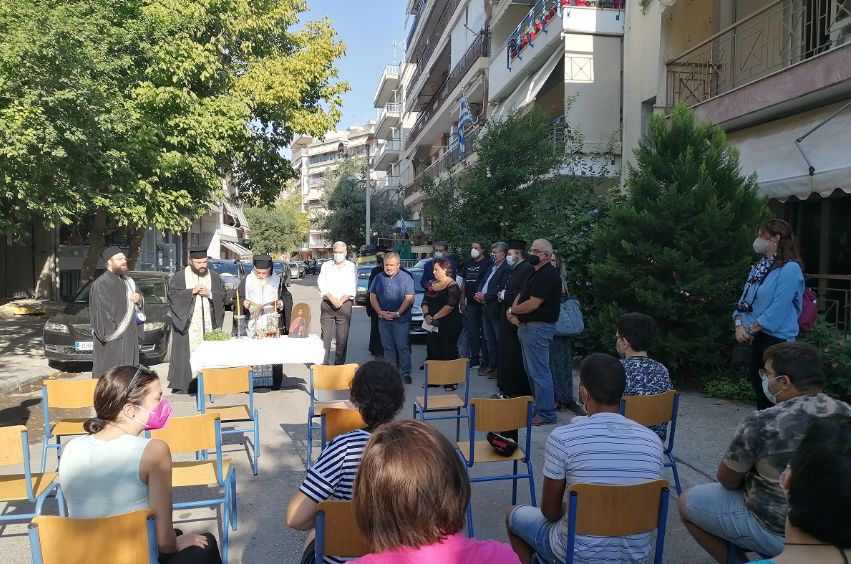 Αγιασμός στο δρόμο σε ειδικό σχολείο στο Κορδελιό