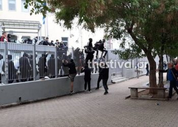 Τρεις συλλήψεις και πέντε προσαγωγές για τα σοβαρά επεισόδια στο ΕΠΑΛ Σταυρούπολης