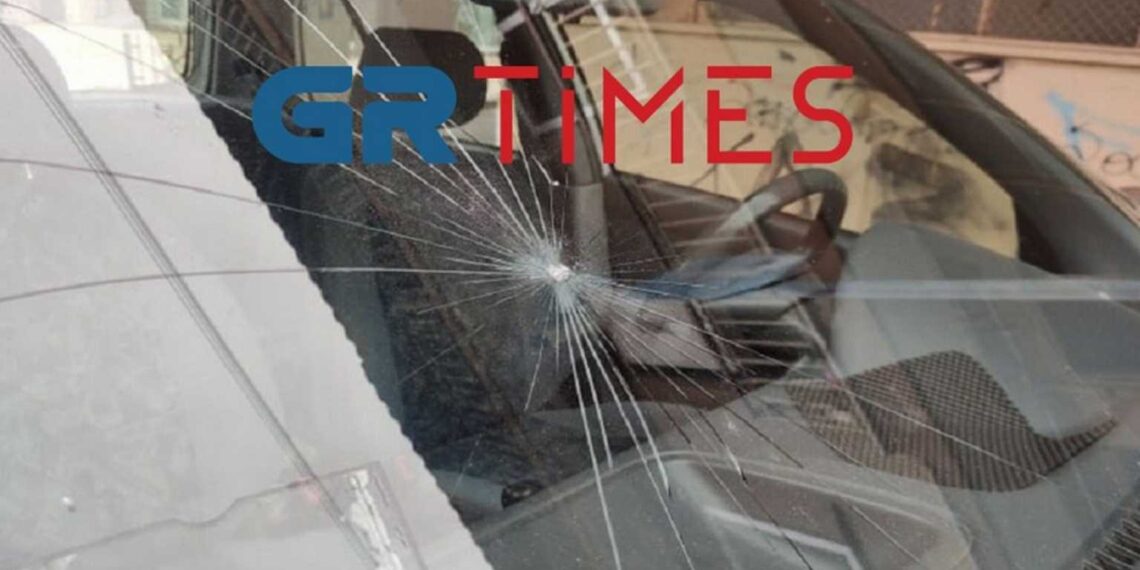 Χάος: Τραμπουκισμοί και ζημιές έξω από το ΕΠΑΛ Ευόσμου με την αστυνομία απούσα (Bίντεο))