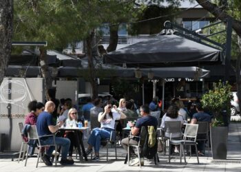 Εστίαση: Με rapid test θα μπαίνουν οι ανεμβολίαστοι άνω των 12 ετών σε κλειστούς χώρους