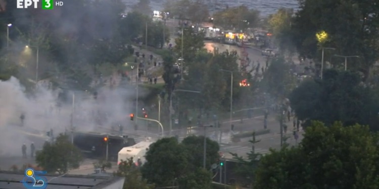 Σοβαρά επεισόδια στη ΔΕΘ: Χημικά και κρότου λάμψης – Επιασε φωτιά (pics-vids)