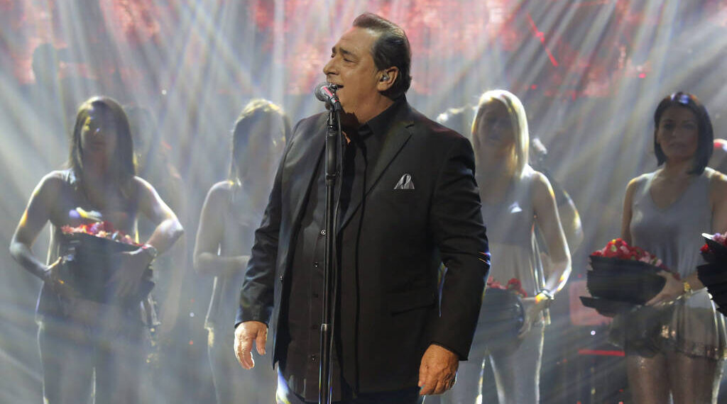 Ο Βασίλης Καρράς απόψε στη Θεσσαλονίκη σε μια “νύχτα ξελογιάστρα”