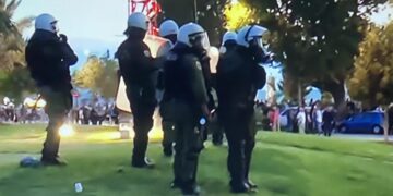 Τέσσερις συλλήψεις και μια προσαγωγή από τα επεισόδια των αντιεμβολιαστών