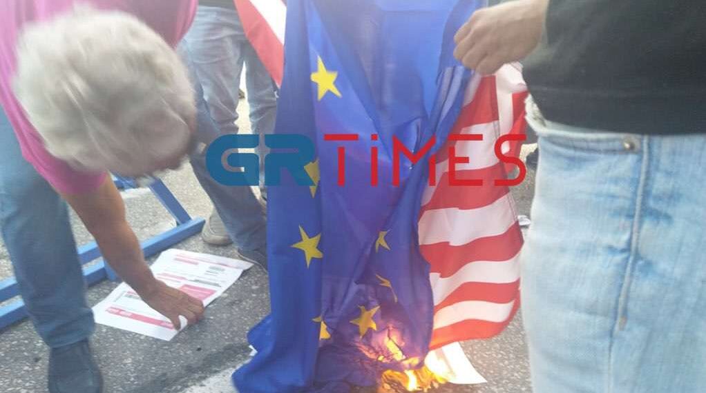 ΔΕΘ 2021: Καίνε λογαριασμούς ρεύματος και σημαίες της ΕΕ και των ΗΠΑ στη Θεσσαλονίκη