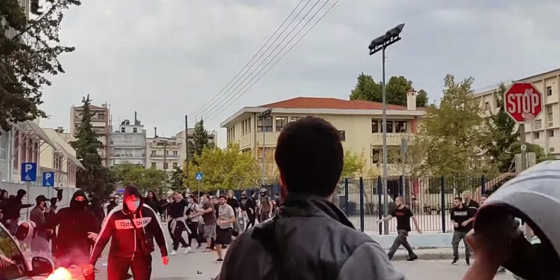 Θεσσαλονίκη: Κλαίγοντας έφυγαν μαθήτριες από το ΕΠΑΛ Σταυρούπολης (Βίντεο)