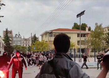 Θεσσαλονίκη: Κλαίγοντας έφυγαν μαθήτριες από το ΕΠΑΛ Σταυρούπολης (Βίντεο)