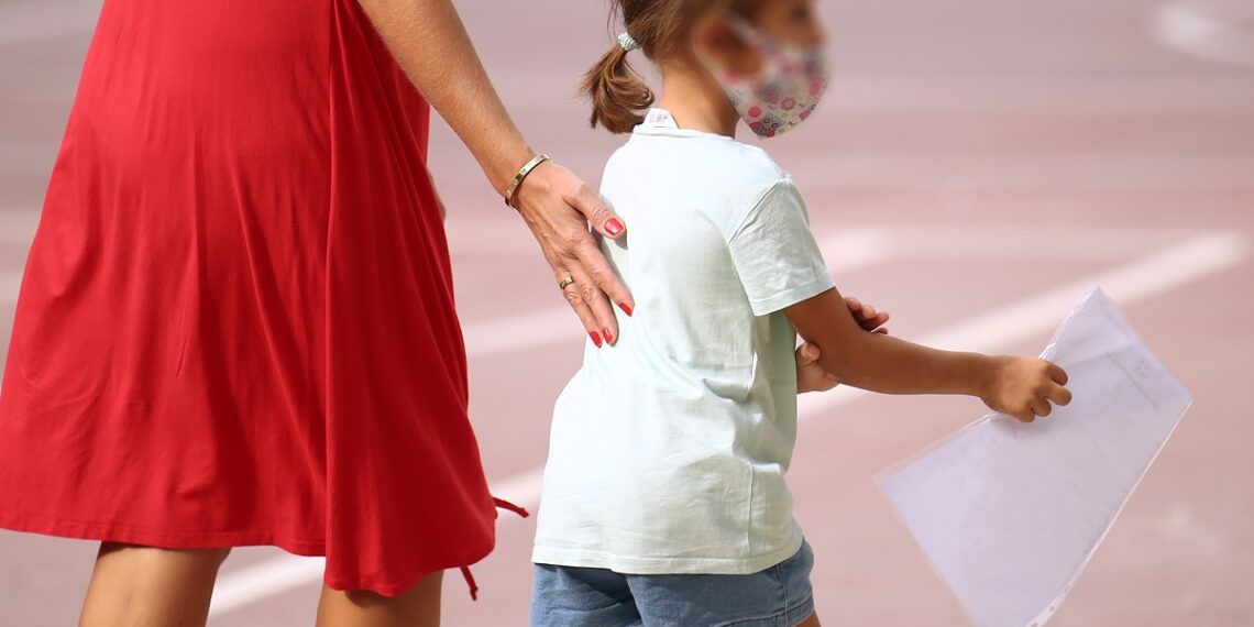 Θεσσαλονίκη: Μητέρα πήγε το παιδί της χωρίς self test στο σχολείο και τους απαγόρευσαν την είσοδο