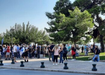 Συγκέντρωση κατά του υποχρεωτικού εμβολιασμού στον Λευκό Πύργο