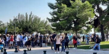 Συγκέντρωση κατά του υποχρεωτικού εμβολιασμού στον Λευκό Πύργο