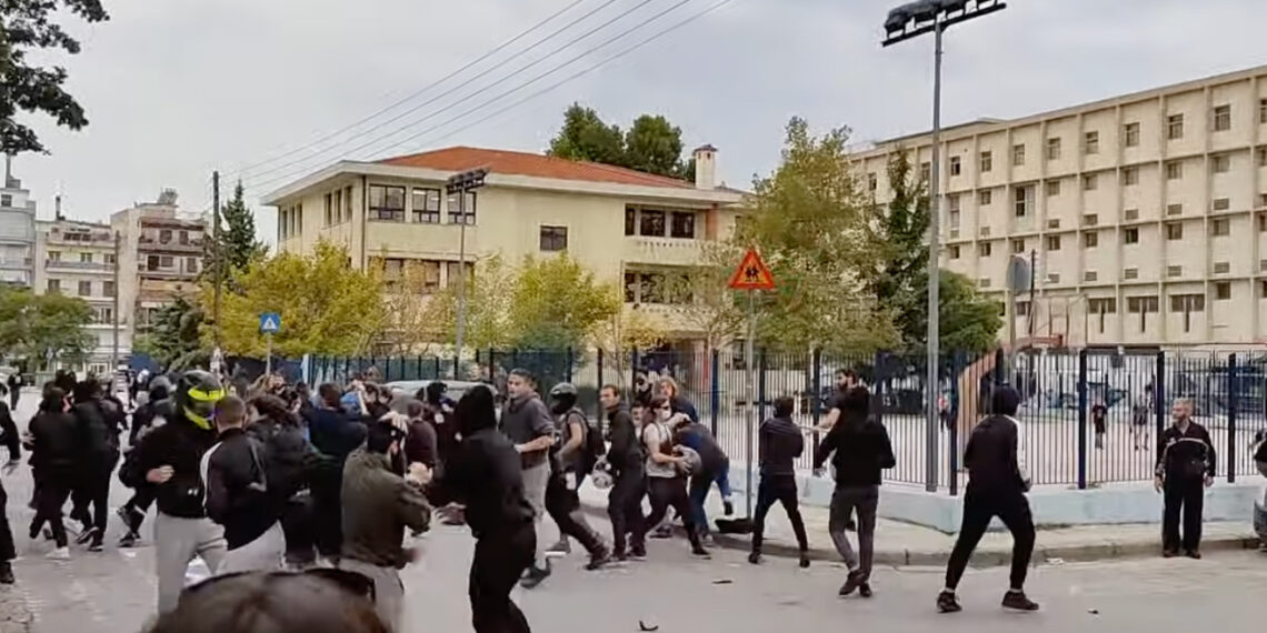 Θεσσαλονίκη: Άγρια επεισόδια και ξύλο με καδρόνια στο ΓΕΛ Σταυρούπολης (Βίντεο ΣΟΚ)