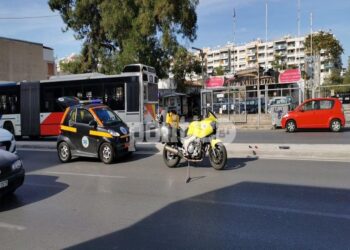 Θεσσαλονίκη: Τροχαίο στην Μοναστηρίου – Χωρίς τις αισθήσεις της η οδηγός της μηχανής