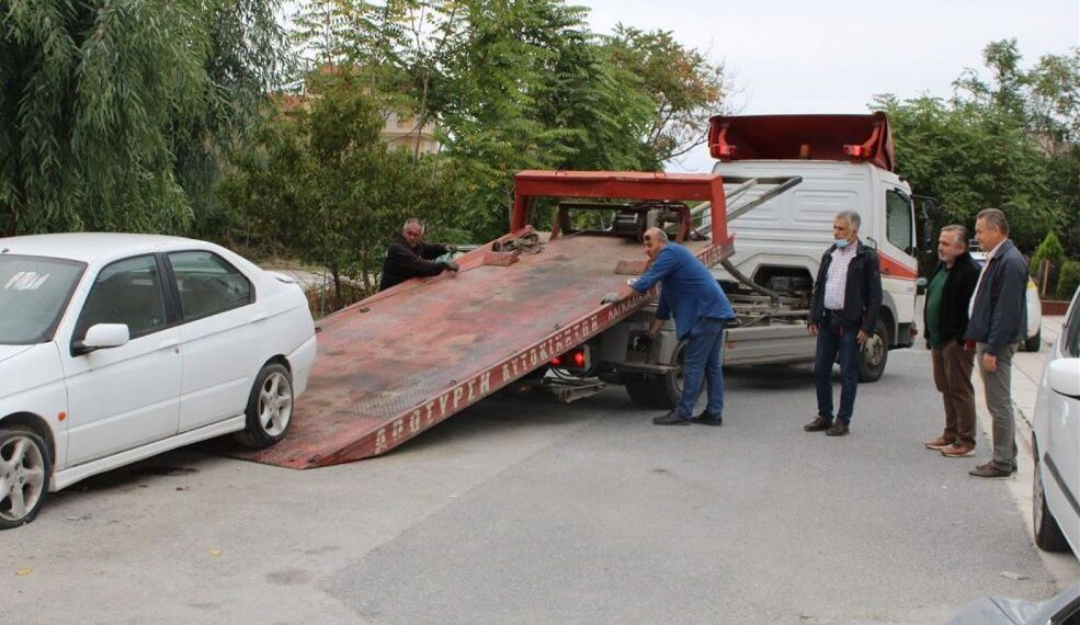 Δήμος Κορδελιού – Ευόσμου: Ξεκίνησε η επιχείρηση απομάκρυνσης εγκαταλελειμμένων οχημάτων