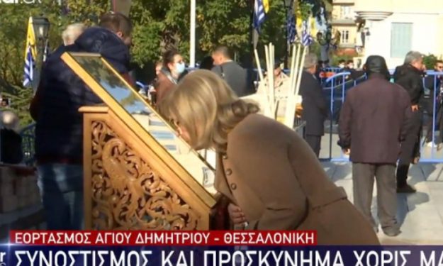 Θεσσαλονίκη: Ανησυχητικές εικόνες με πιστούς χωρίς μάσκες να συρρέουν στον Άγιο Δημήτριο!