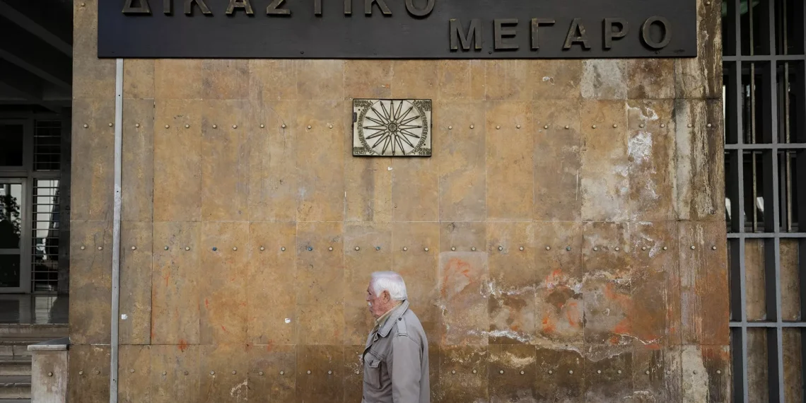 Θεσσαλονίκη: Ποινή 14 ετών σε «τσαντάκια» – Είχε σύρει έγκυο στον δρόμο